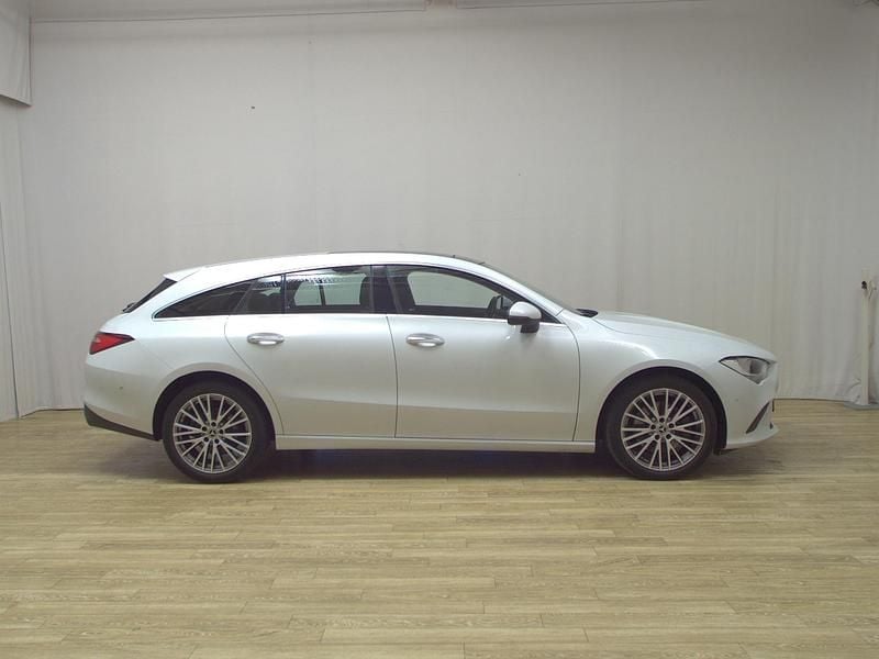 Weiss Gebraucht 2021 Mercedes CLA220 Shooting Brake Progressive Kombi | 21.980 € (Superpreis) - Bild 1/4