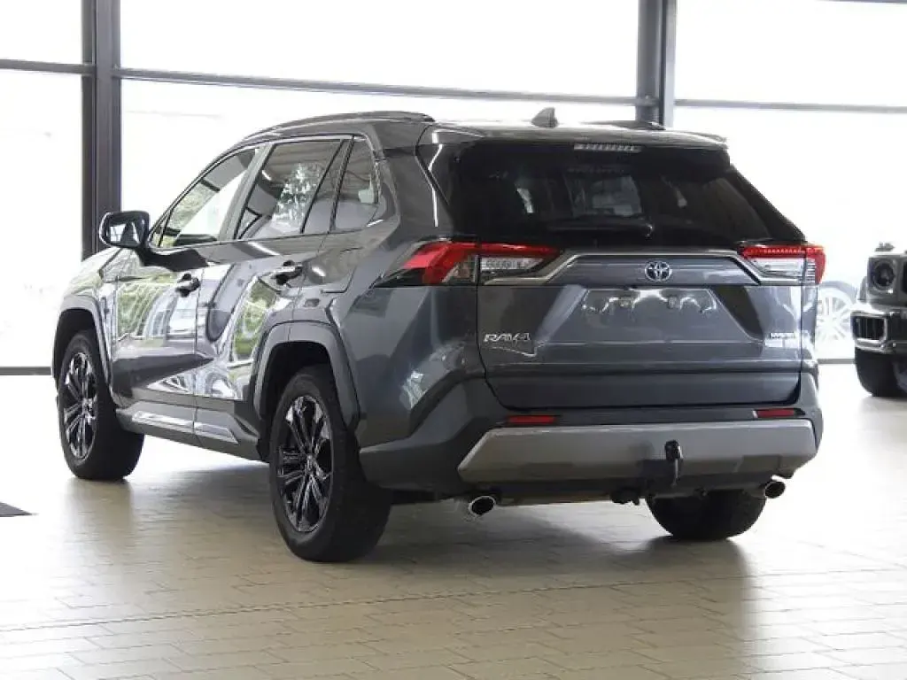 Gebraucht Toyota RAV4 Hybrid 218 PS (160 kW) 2022 Grey (metallic) SUV