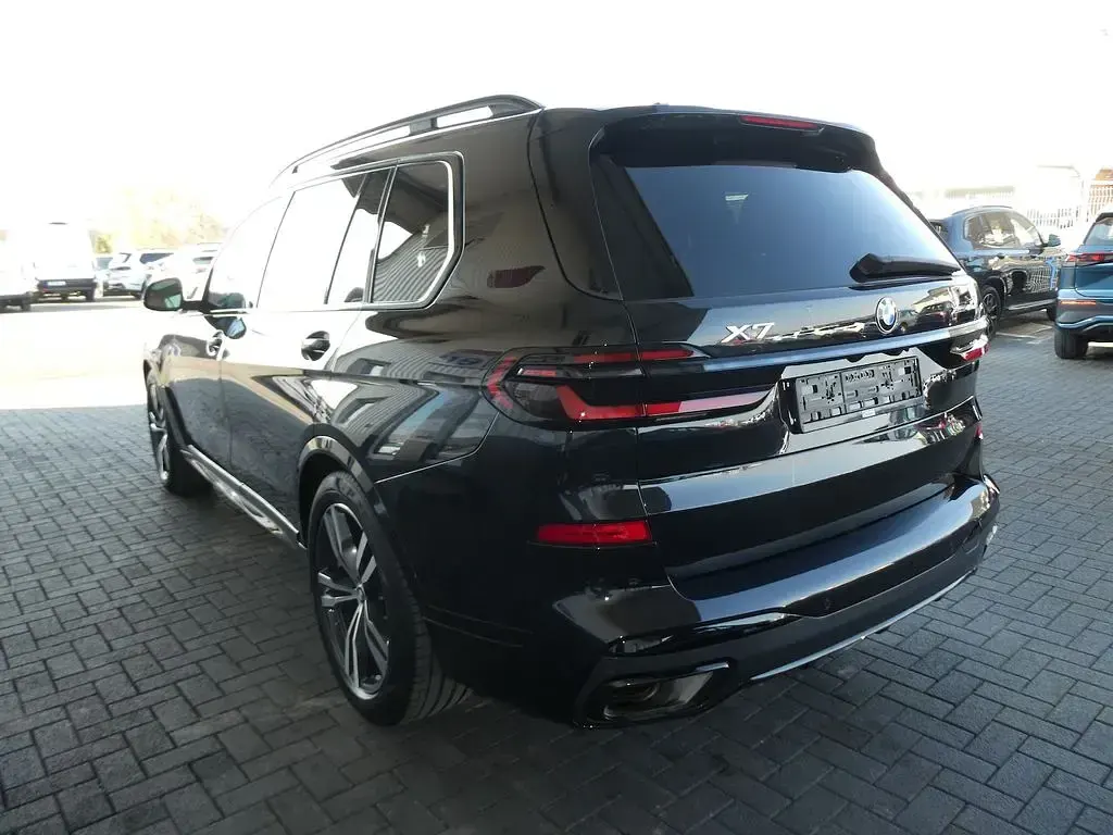 Gebraucht BMW X7 M Sport 352 PS (258 kW) 2024 Schwarz SUV