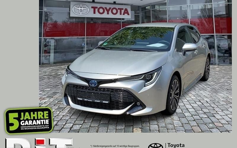 Precious silver Gebraucht 2023 Toyota Corolla Team Limousine | 22.490 € (Superpreis) - Bild 1/4