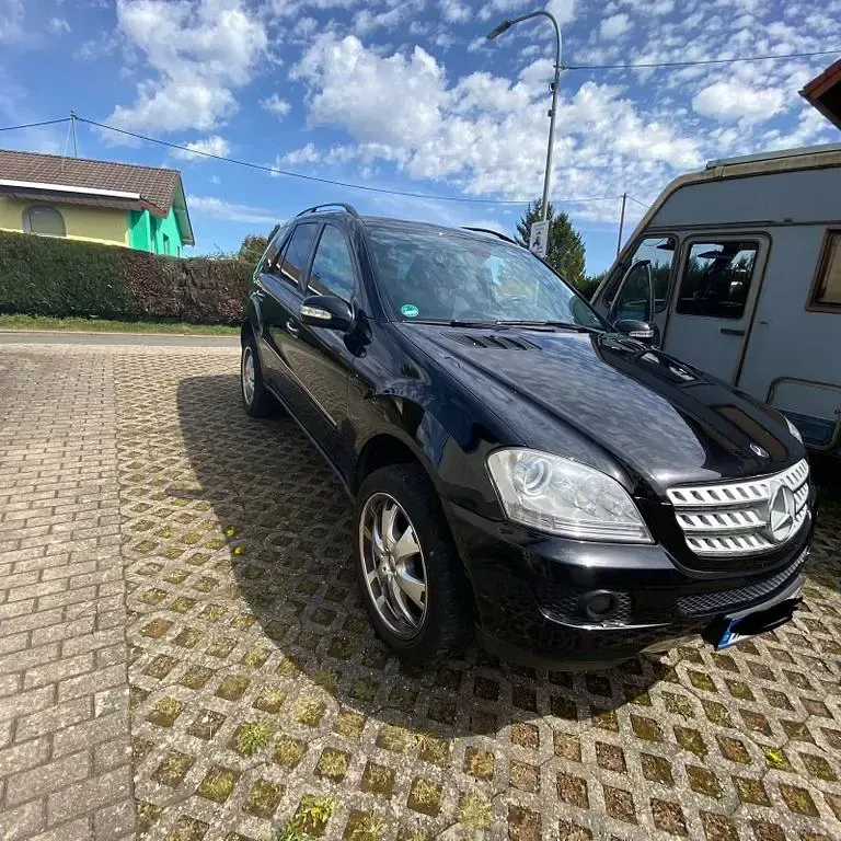 Second-hand Mercedes 280 190 CP (139 kW) 2007 Negru SUV