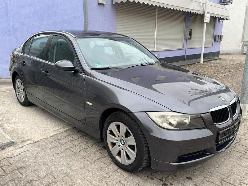 Gebraucht BMW 318 129 PS (94 kW) 2005 Grau Limousine