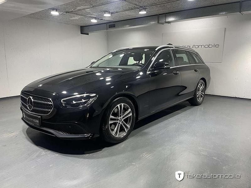 Schwarz unilack Gebraucht 2021 Mercedes E220 Kombi | 31.890 € (Fairer Preis) - Bild 1/4