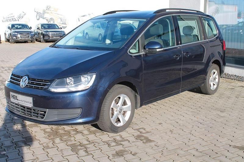 Blau Gebraucht 2013 VW Sharan Comfortline Van / Kleinbus | 16.998 € (Fairer Preis) - Bild 1/4