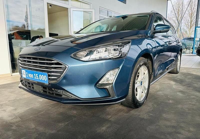 Blau Gebraucht 2021 Ford Focus Cool & Connect Limousine | 17.440 € (Fairer Preis) - Bild 1/4