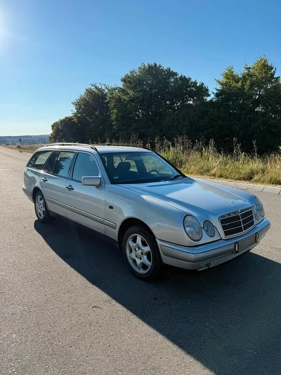 Gebraucht Mercedes E280 204 PS (150 kW) 1999 Grau Kombi