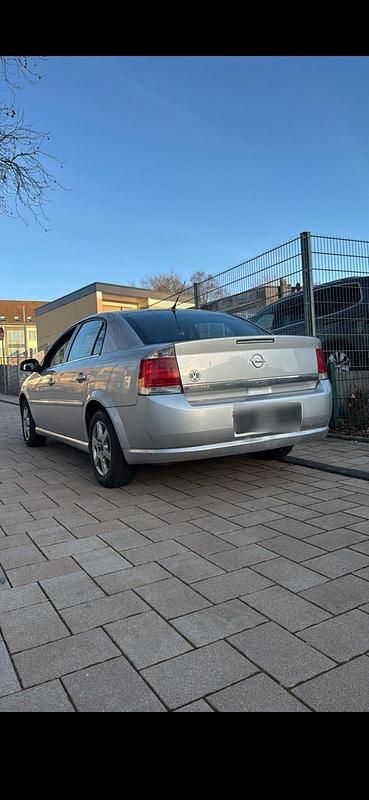 Second-hand Opel Vectra 105 CP (77 kW) 2006 Argintiu Berlinǎ
