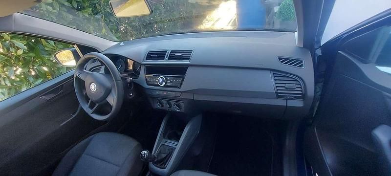 Gebraucht Skoda Fabia Active 60 PS (44 kW) 2016 Blau Kleinwagen