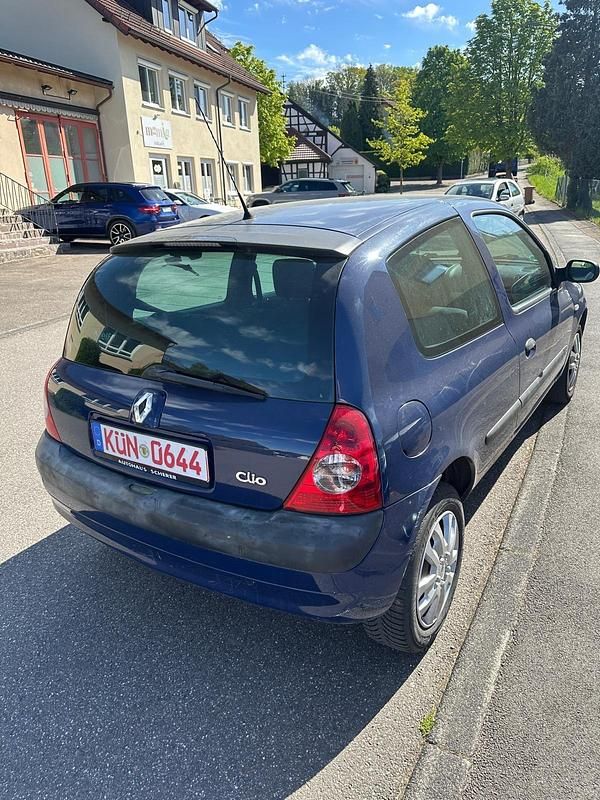 Second-hand Renault Clio II 58 CP (42 kW) 2003 Albastru Hatchback