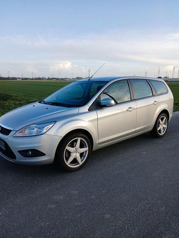 Gebraucht Ford Focus Viva 101 PS (74 kW) 2010 Silber Kombi