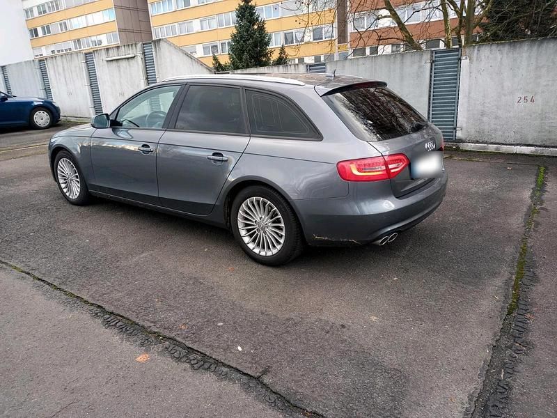 Gebraucht Audi A4 190 PS (139 kW) 2015 Grau Kombi