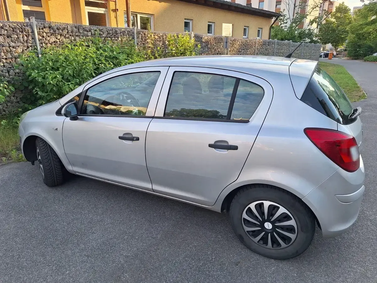 Gebraucht Opel Corsa Edition 86 PS (63 kW) 2011 Grau Kleinwagen