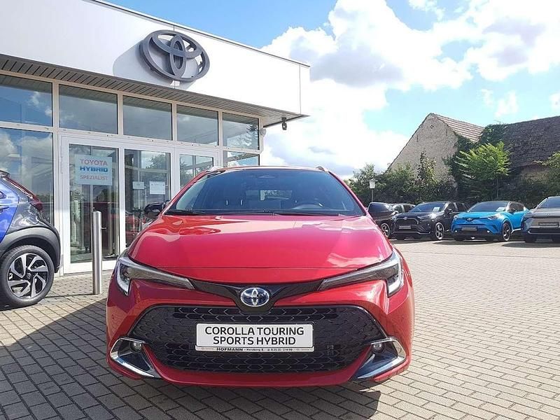 Neu Toyota Corolla 140 PS (102 kW) 2025 Karminarot Kombi