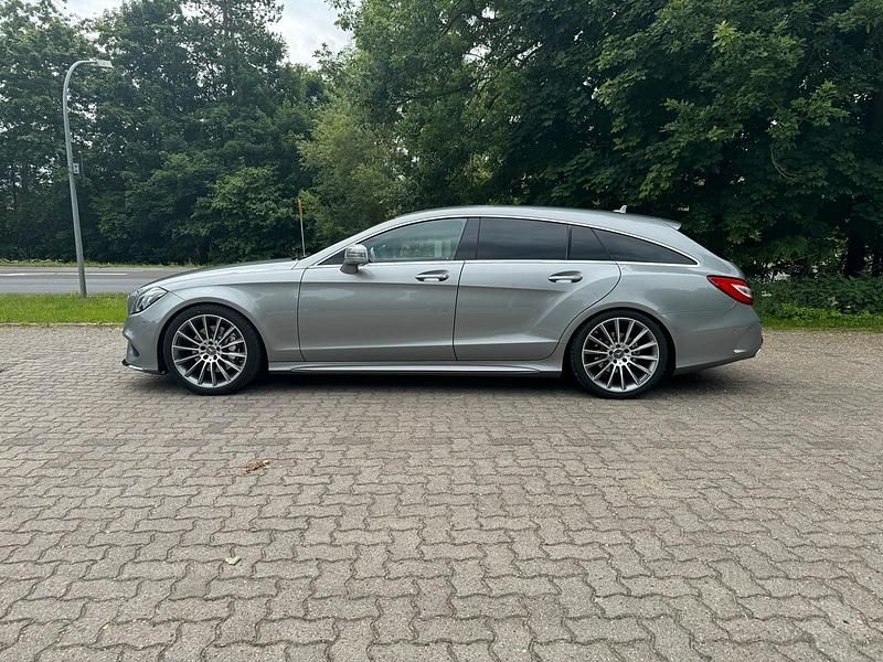Grau Gebraucht 2015 Mercedes CLS350 AMG Kombi | 22.100 € (Fairer Preis) - Bild 1/4