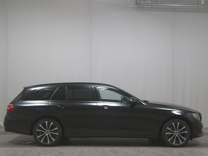 Schwarz Gebraucht 2019 Mercedes E300 Night Kombi | 19.980 € (Guter Preis) - Bild 1/4