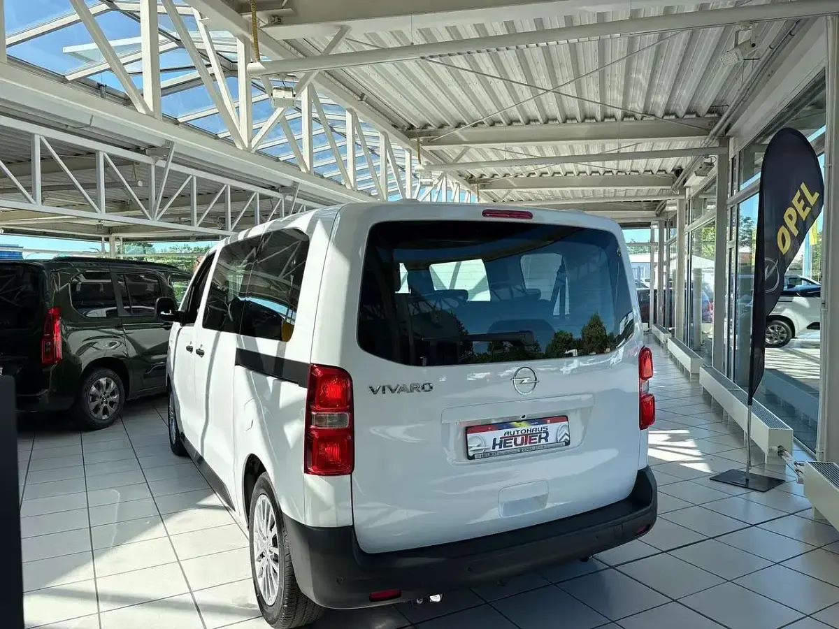 Neu Opel Vivaro 179 PS (131 kW) 2026 Kaolin weiß Van / Kleinbus