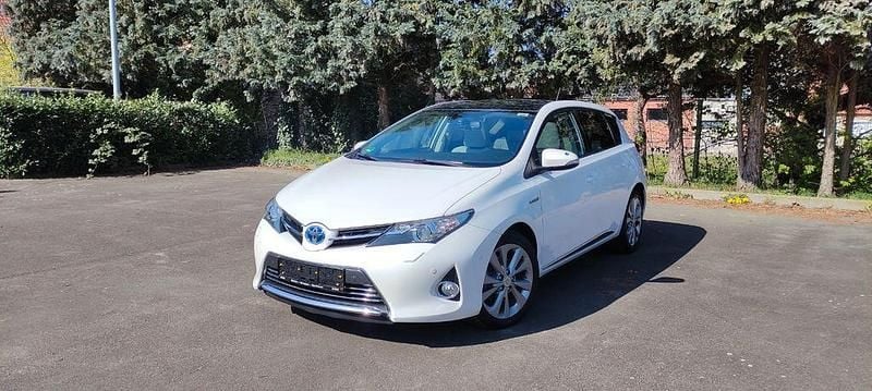 Weiß Gebraucht 2014 Toyota Auris Hybrid Executive Kombi | 12.000 € (Guter Preis) - Bild 1/4