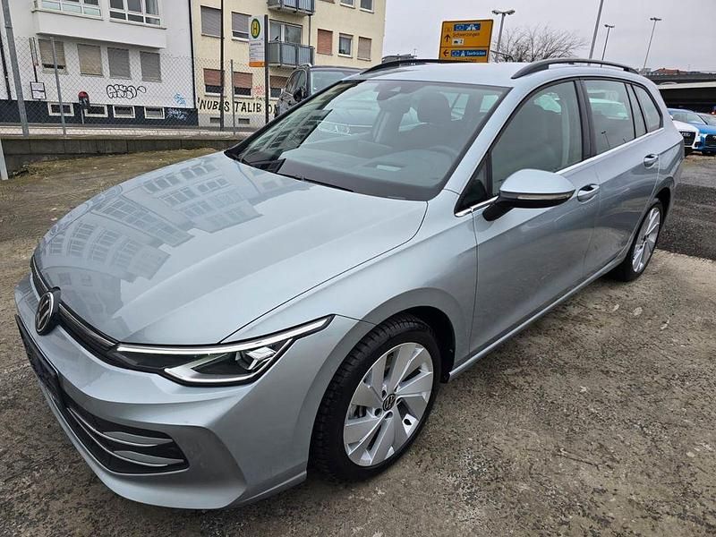 Gebraucht VW Golf VIII Style 150 PS (110 kW) 2025 Silber Kombi