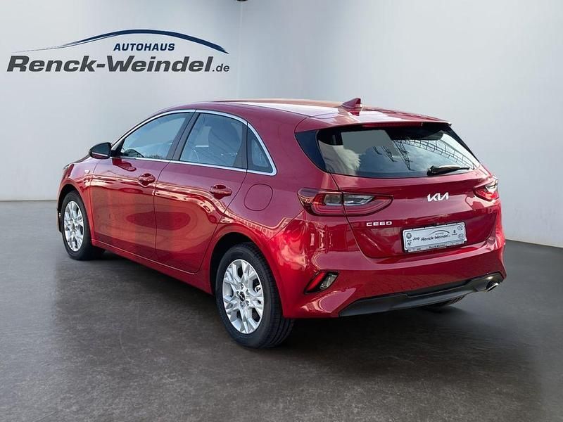 Gebraucht Kia Ceed Vision 140 PS (102 kW) 2025 Aa9) infrarot met. (rot Kleinwagen