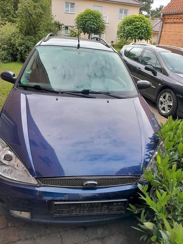 Blau Gebraucht 2001 Ford Focus Kombi | 550 € - Bild 1/4