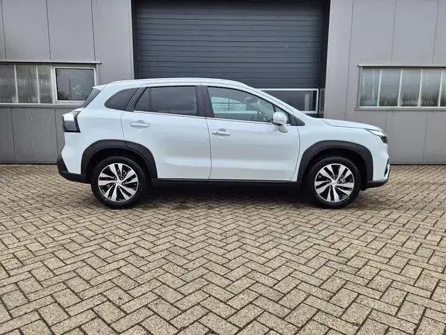 Neu Suzuki SX4 S-Cross Comfort+ 110 PS (80 kW) 2026 Cool white pearl metallic cool white pearl metallic SUV