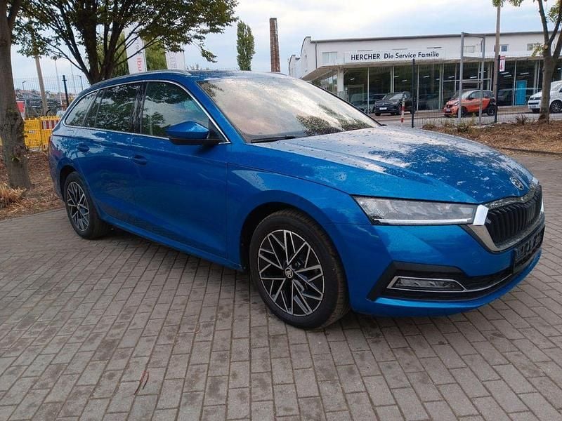 Używany Skoda Octavia Style 150 KM (110 kW) 2024 Niebieski Kombi