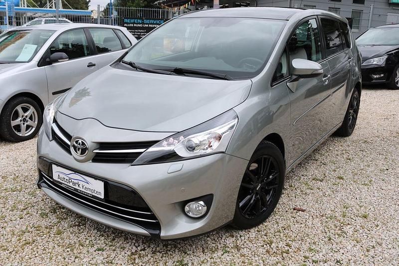 Grau Gebraucht 2013 Toyota Verso Life Van / Kleinbus | 8.450 € (Fairer Preis) - Bild 1/4