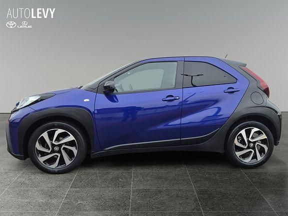 Gebraucht Toyota Aygo X Comfort 72 PS (52 kW) 2022 Juniper blue metallic/ night sky black SUV