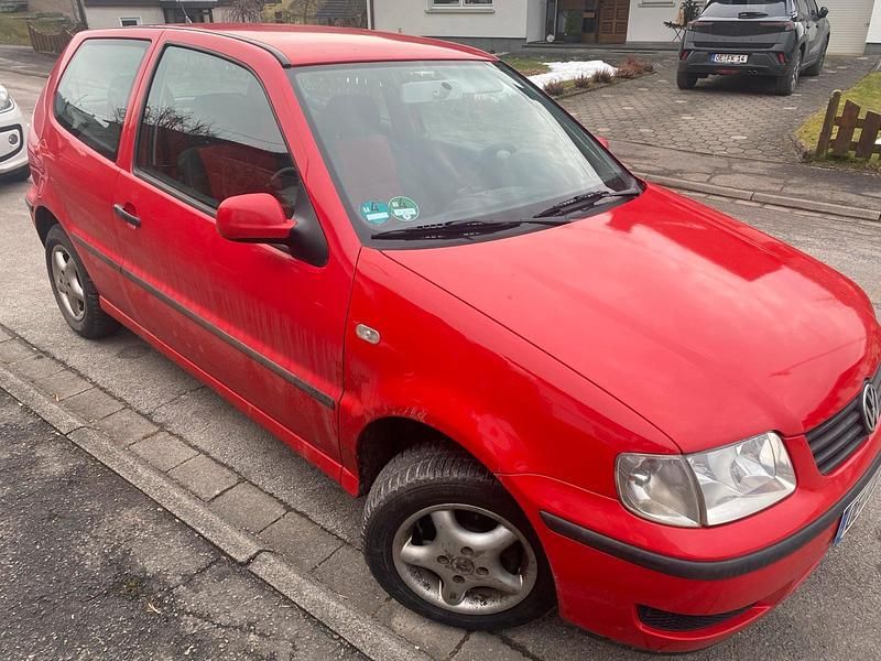 Rot Gebraucht 2000 VW Polo Kleinwagen | 1.350 € (Guter Preis) - Bild 1/4