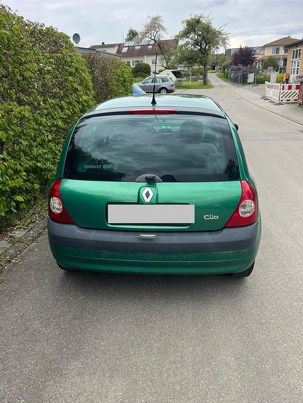 Grün Gebraucht 2001 Renault Clio II Kleinwagen | 1.540 € - Bild 1/3