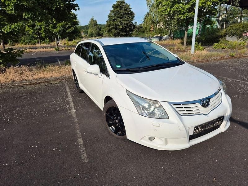 Weiß Gebraucht 2010 Toyota Avensis Executive Kombi | 5.299 € (Fairer Preis) - Bild 1/4