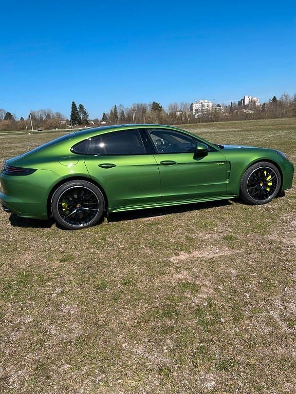 Grün Gebraucht 2019 Porsche Panamera Turbo S Limousine | 113.700 € - Bild 1/4