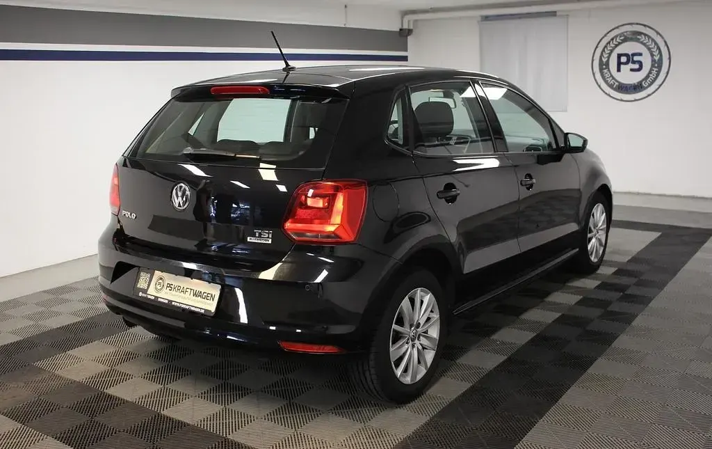 Gebraucht VW Polo Highline 90 PS (66 kW) 2015 Schwarz Limousine