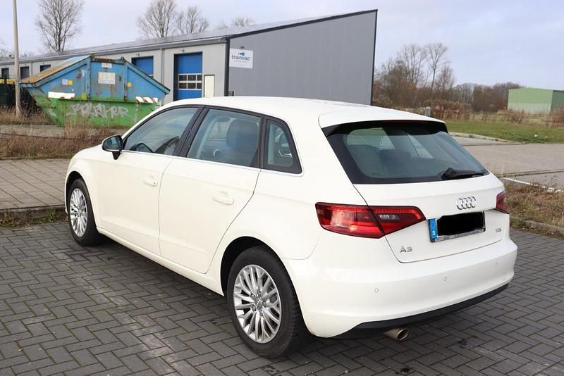 Gebraucht Audi A3 110 PS (80 kW) 2015 Weiß Limousine