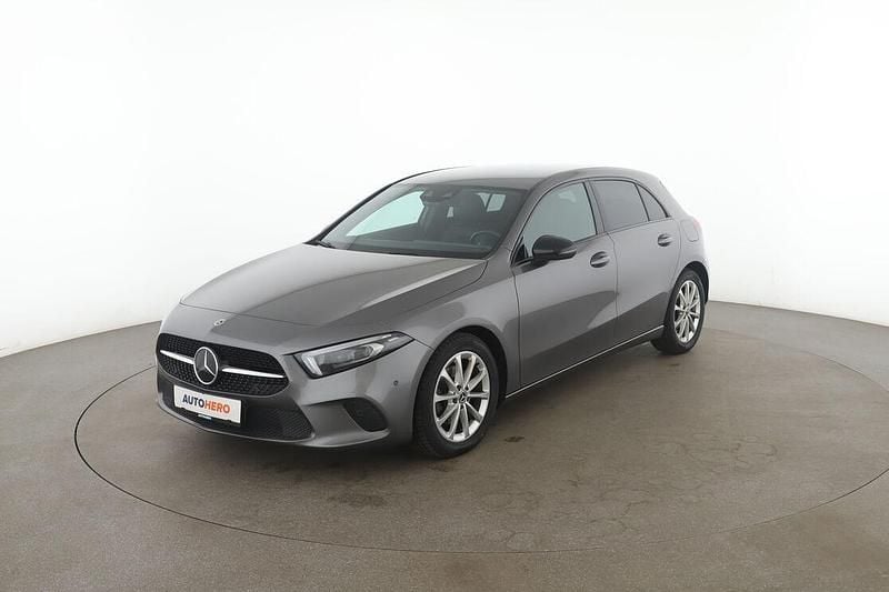 Grau Gebraucht 2022 Mercedes A200 Progressive Limousine | 25.150 € (Etwas zu teuer) - Bild 1/3