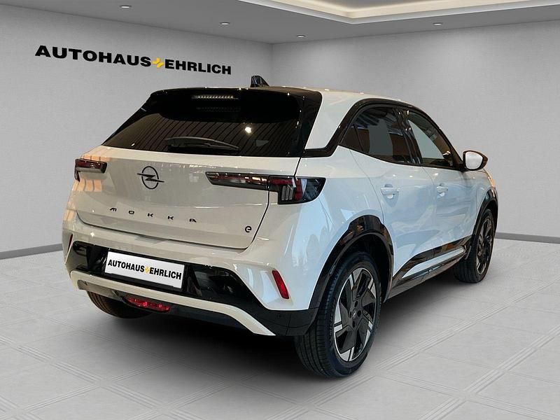 Gebraucht Opel Mokka-e 114 kW (156 PS) 2025 Lack weiss banquise/typ aussenverkleidung spiegel flach standard SUV