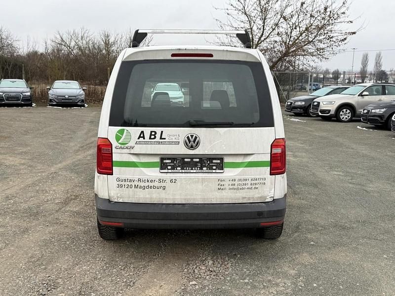 Second-hand VW Caddy 102 CP (75 kW) 2018 Alb Monovolum