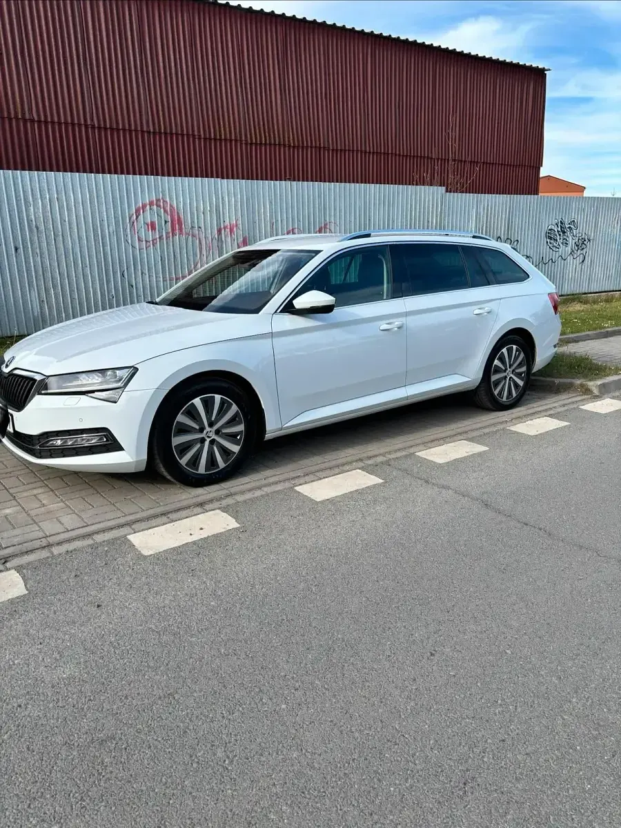 Gebraucht Skoda Superb Style 140 PS (102 kW) 2022 Weiß Kombi