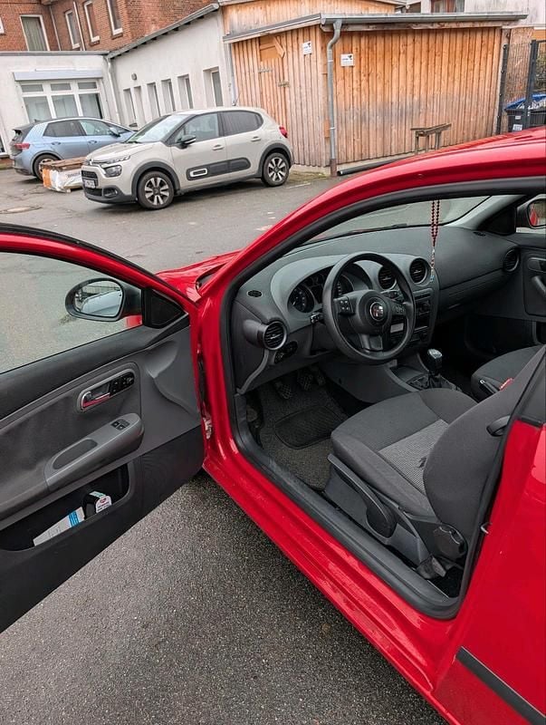 Rot Gebraucht 2006 Seat Ibiza Kleinwagen | 2.350 € (Etwas zu teuer) - Bild 1/4