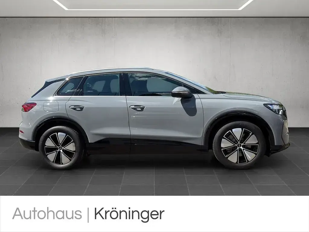 Neu Audi Q4 e-tron Sport 150 kW (204 PS) 2026 Grau SUV