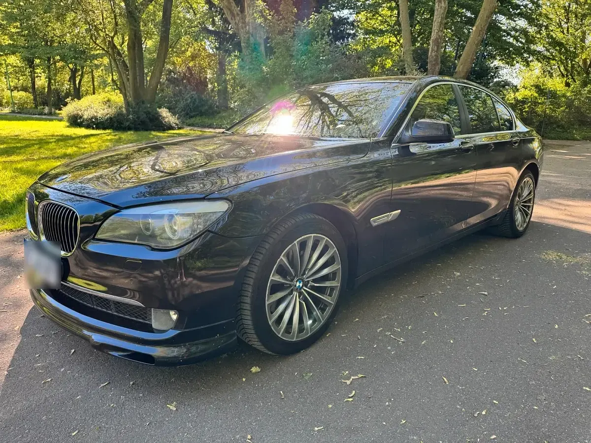 Second-hand BMW 730 245 CP (180 kW) 2010 Negru Berlinǎ
