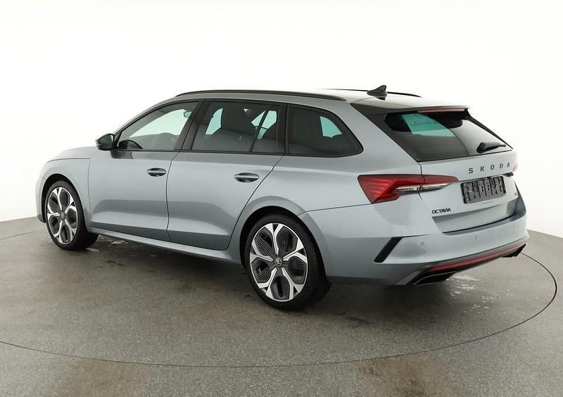 Neu Skoda Octavia RS 265 PS (194 kW) 2025 Platin grau metallic Kombi