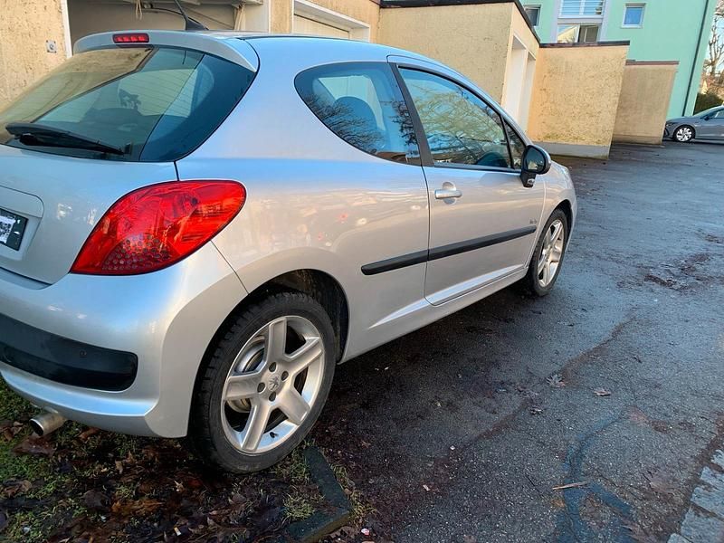 Gebraucht Peugeot 207 90 PS (66 kW) 2009 Grau Coupé