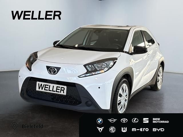 Weiß Gebraucht 2022 Toyota Aygo X X-play SUV | 11.480 € (Superpreis) - Bild 1/3
