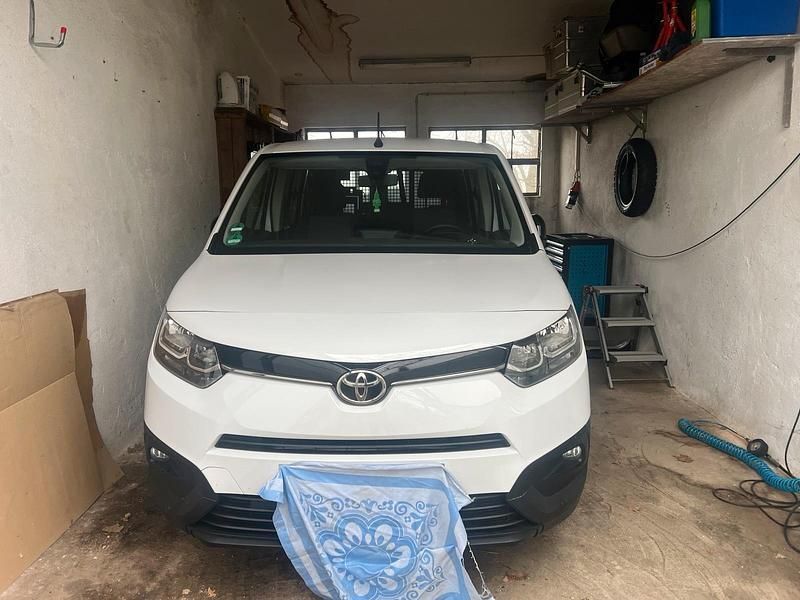 Weiß Gebraucht 2023 Toyota Proace City City Van / Kleinbus | 18.000 € (Superpreis) - Bild 1/4