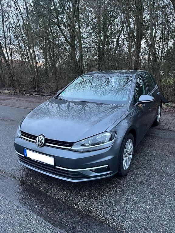 Gebraucht VW Golf VII Comfortline 116 PS (85 kW) 2019 Grau Limousine