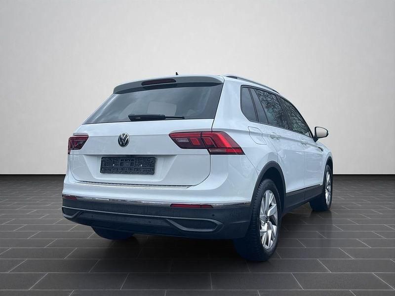 Gebraucht VW Tiguan Active 150 PS (110 kW) 2022 Pure white SUV