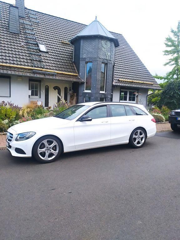 Weiß Gebraucht 2014 Mercedes C220 Limousine | 7.490 € (Guter Preis) - Bild 1/4