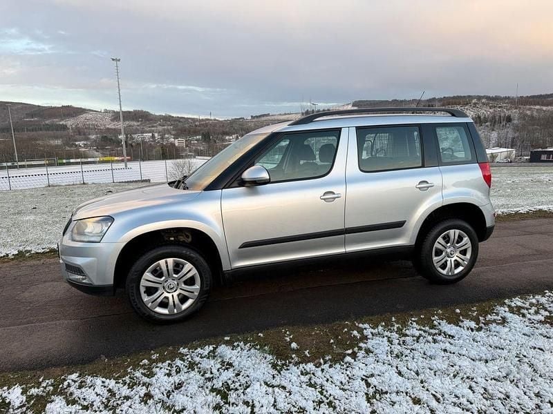 Gebraucht Skoda Yeti Active 110 PS (80 kW) 2016 Silber SUV