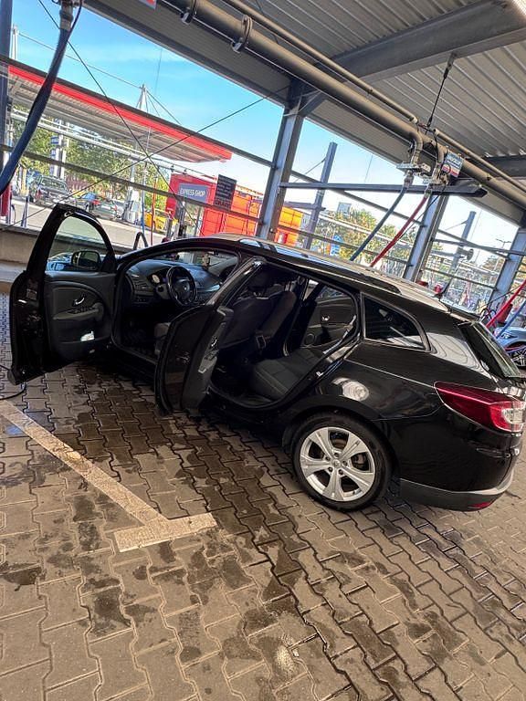 Schwarz Gebraucht 2010 Renault Mégane III Dynamique Limousine | 2.800 € (Fairer Preis) - Bild 1/4